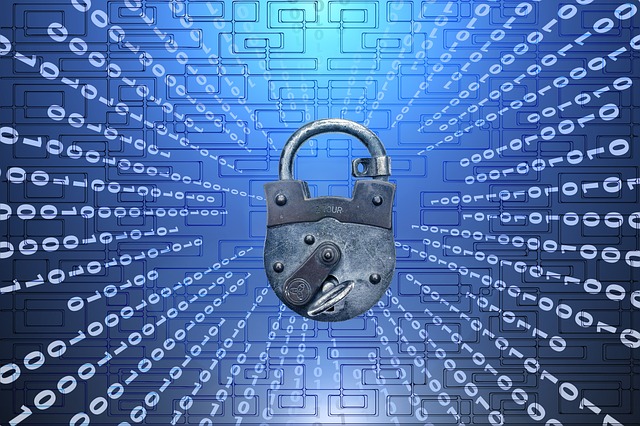 Code binaire dont l'accès est bloqué par un cadenas, représentant la cybersécurité
